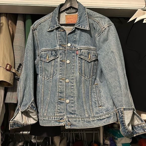 Levi’s Ex-Boyfriend Trucker Jacket (Light Wash in Small) - Picture 1 of 6